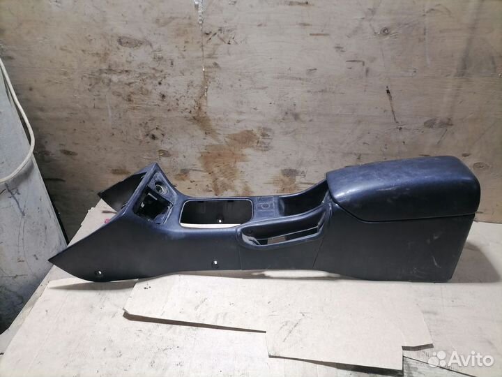 Крышка подлокотника Toyota Carina E