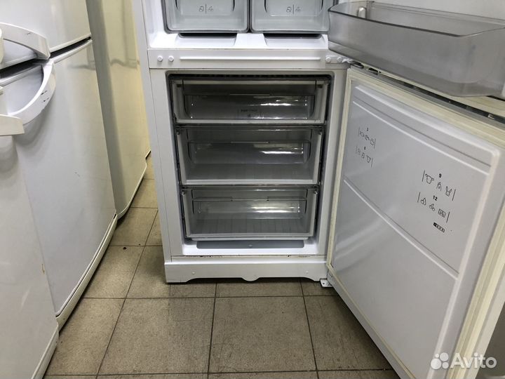 Холодильник бу Hotpoint-Ariston. С гарантией