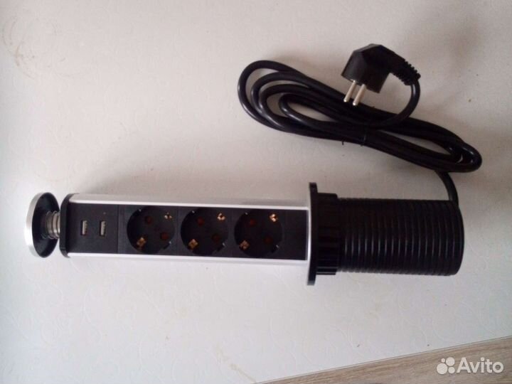 Блок розеток: 3 силовые 220В + 2 USB