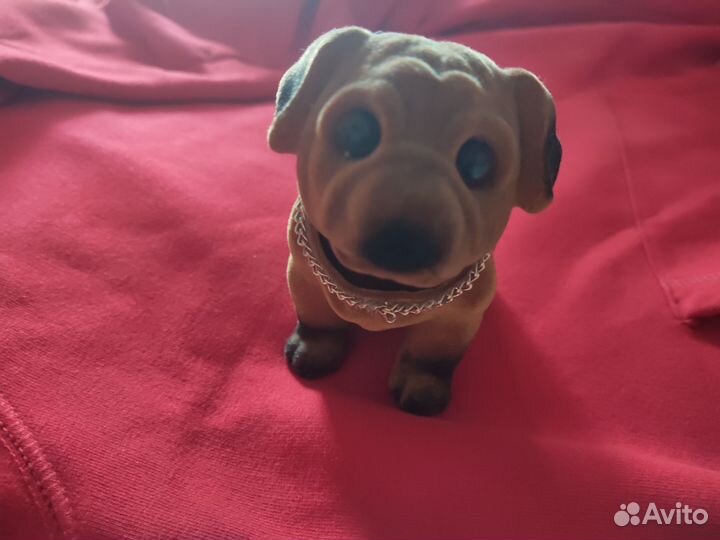 Собака с качающейся головой