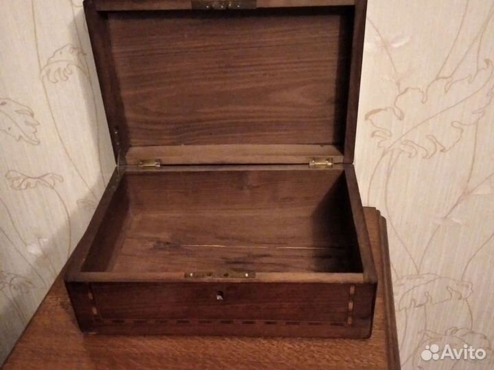 Шкатулка, ларец старинный. Дерево