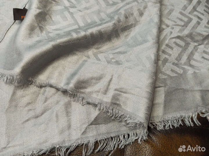 Палантин fendi теплый шерсть/шелк италия