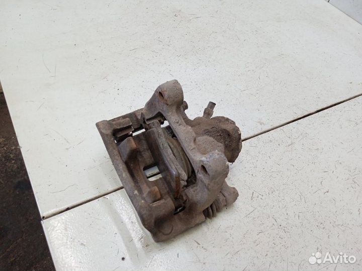 Суппорт задний левый Volkswagen Passat B6 2.0 2006