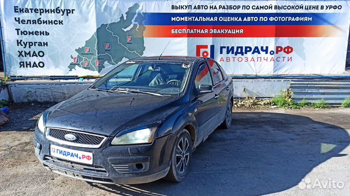 Кронштейн переднего бампера правый Ford Focus 2 4M