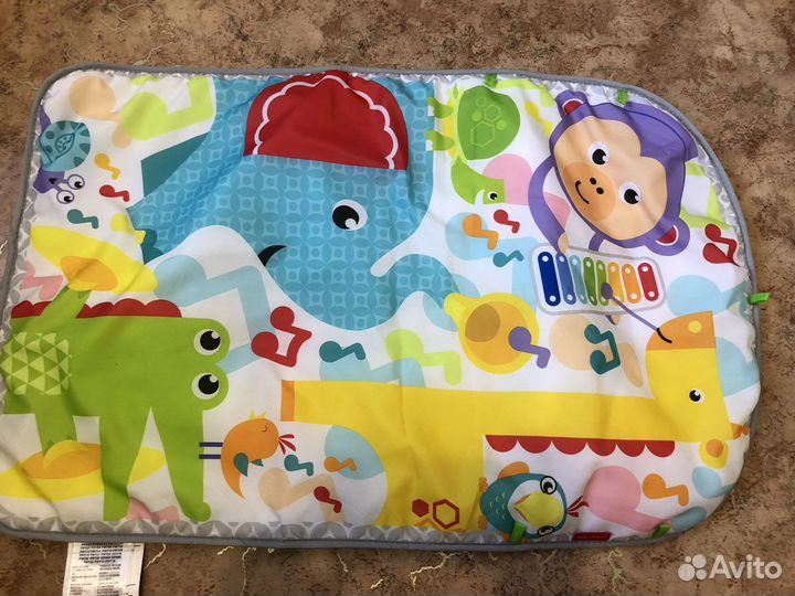 Развивающий коврик с пианино fisher price