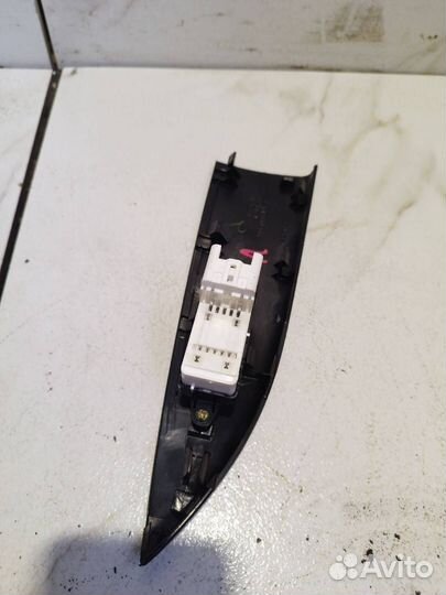 Кнопка стеклоподъемника двери задней левой Mazda 6