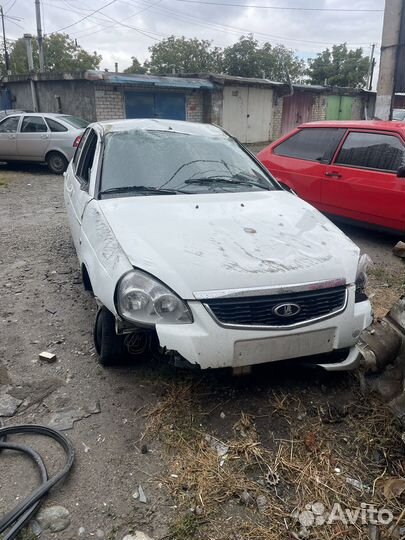 Разбирается Лада Приора