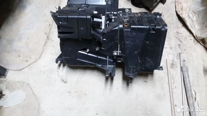 Ниссан микра К 11 корпус отопителя