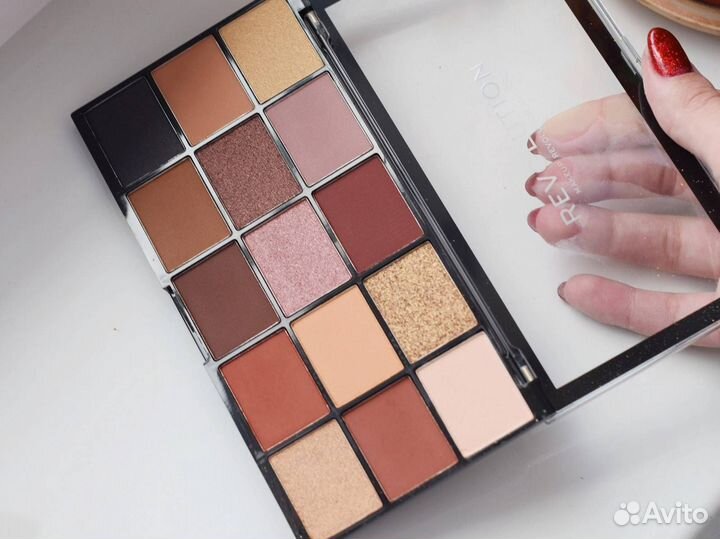 Палетка теней с хорошей пигментацией новая
