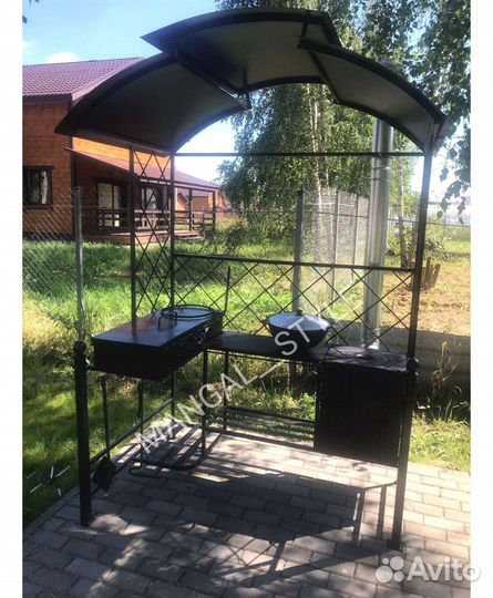 Мангал с крышей