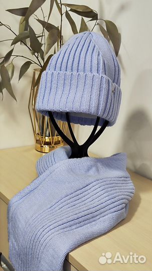 Комплект с объемным шарфом