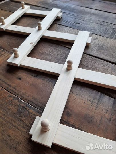 Вешалка настенная деревянная