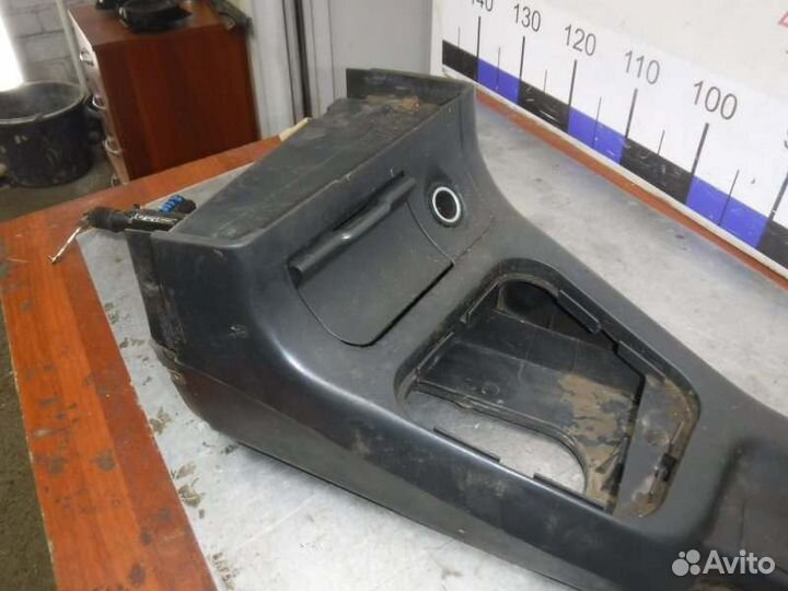Консоль между сидений Ваз 2110 1.5 16V 2001