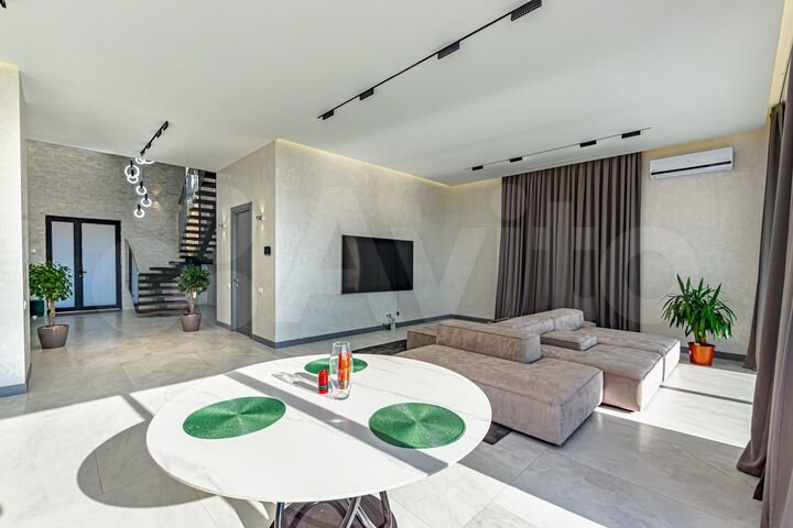 Дом 305 м² на участке 6 сот.