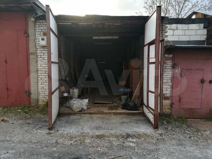Гараж, > 30 м²