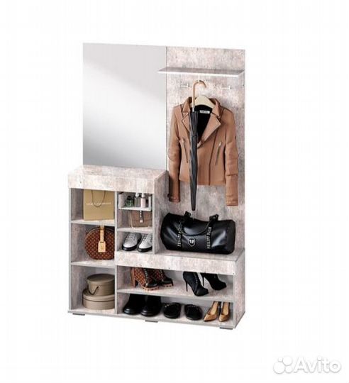 Маленькая прихожая в наличии