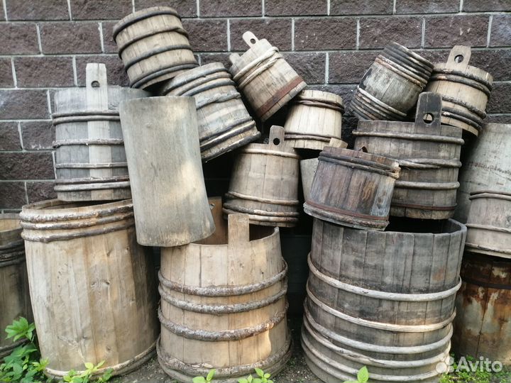 Старинная бочка, деревянная кадка, ведерко
