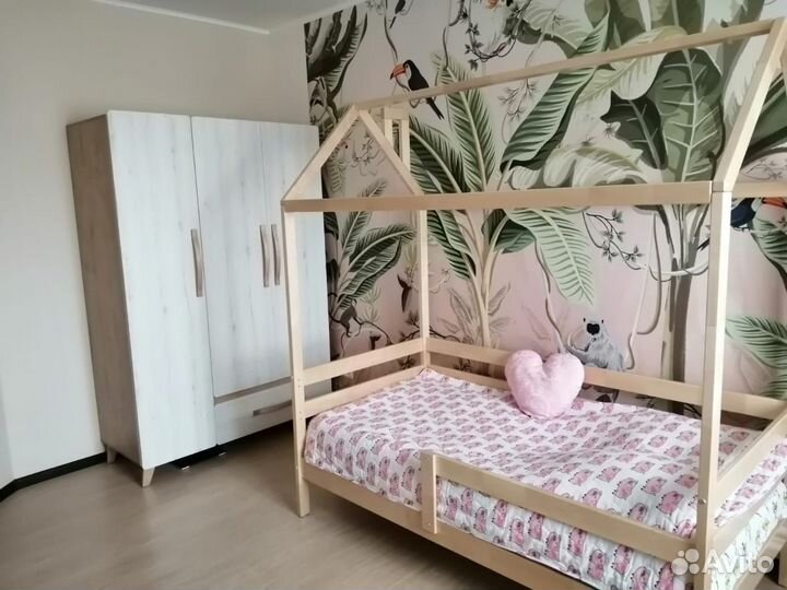 Кровать-домик из массива