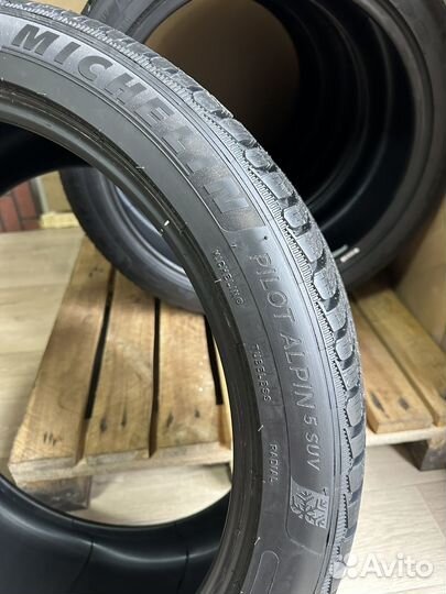 Michelin Pilot Alpin 5 SUV 255/40 R21 и 285/35 R21 102