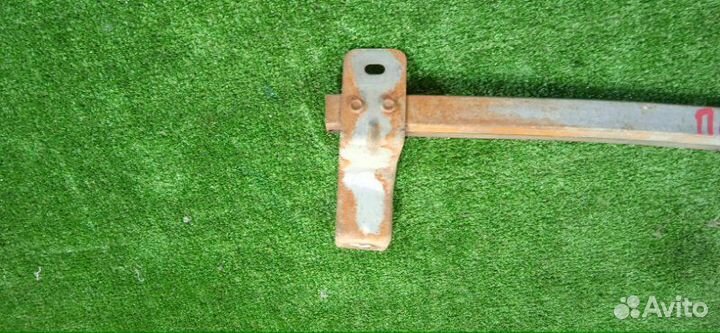 Направляющая стекла передняя левая Nissan Micra