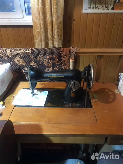 Швейная машина Подольск с тумбой