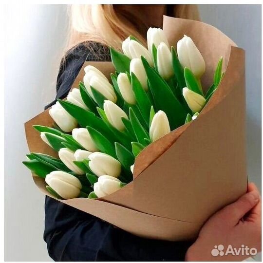 Свежий букет из 25 белых тюльпанов