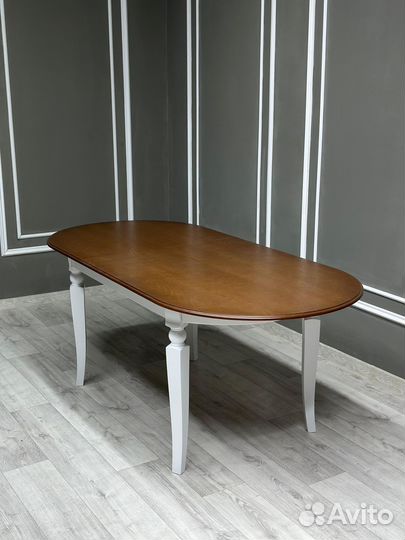 Стол и стулья в гостиную. В наличии