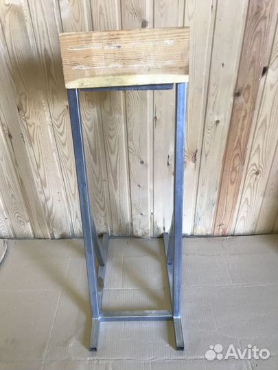 Стойка для хранения лодочного мотора