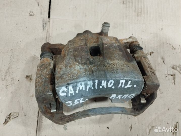 Тормозной суппорт передний левый Toyota Camry V40