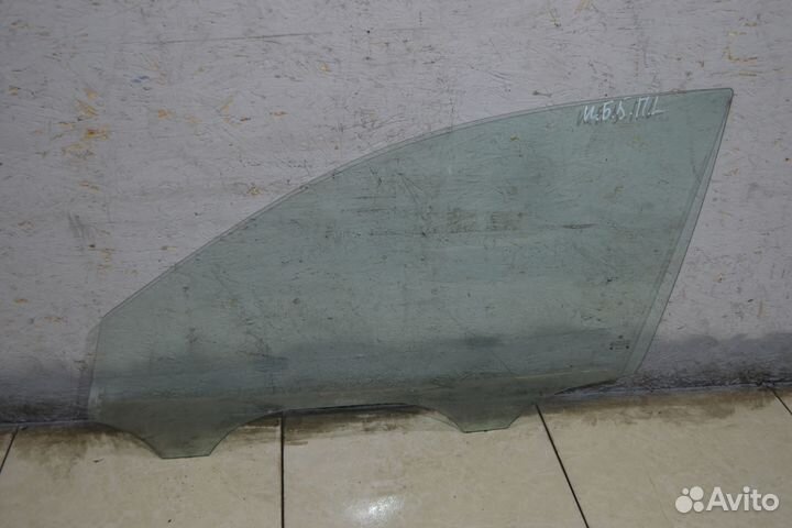 Стекло двери переднее левое Volkswagen Passat B5