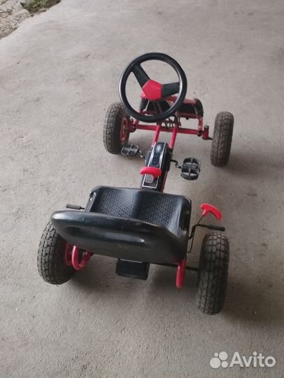 Детская машина на педалях