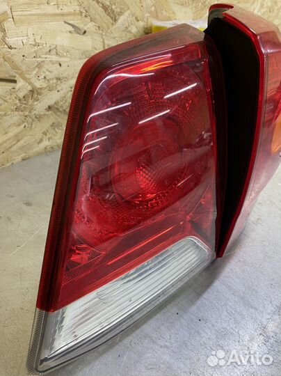 Стоп сигнал Toyota Land Cruiser 200