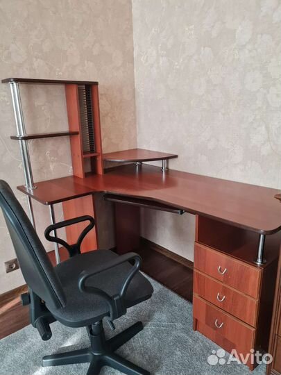 Компьютерный стол