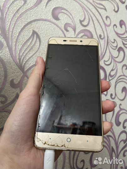Телефон ZTE