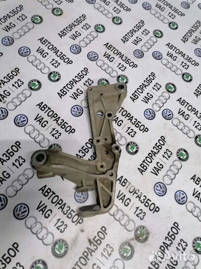 Кронштейн Фольксваген Гольф 5