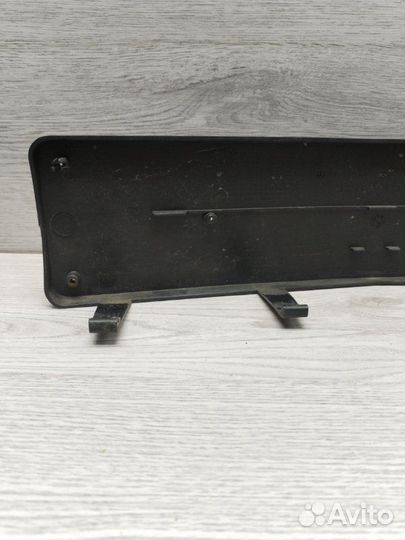 Площадка номерного знака передняя Mercedes C-Class