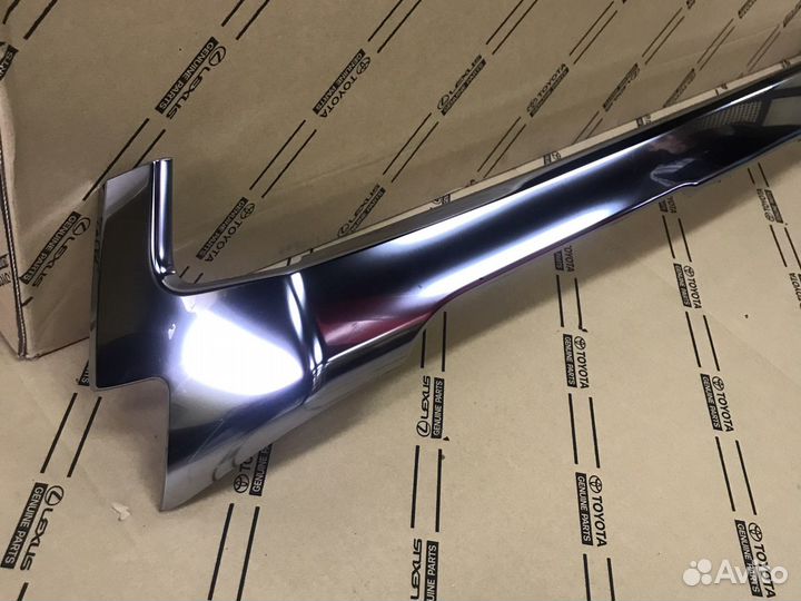 Молдинг решетки радиатора нижний lexus Lx570/450