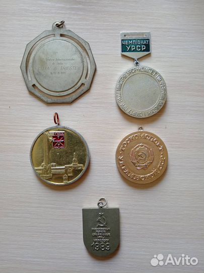 Медали разные