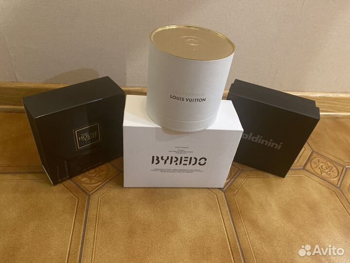 Пустые коробки от парфюма