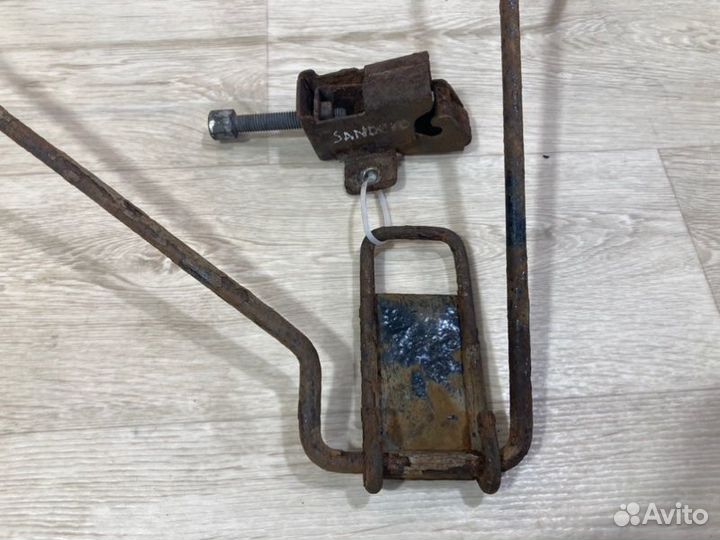 Кронштейн крепления запасного колеса Renault