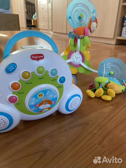 Мобиль на кроватку Тини love