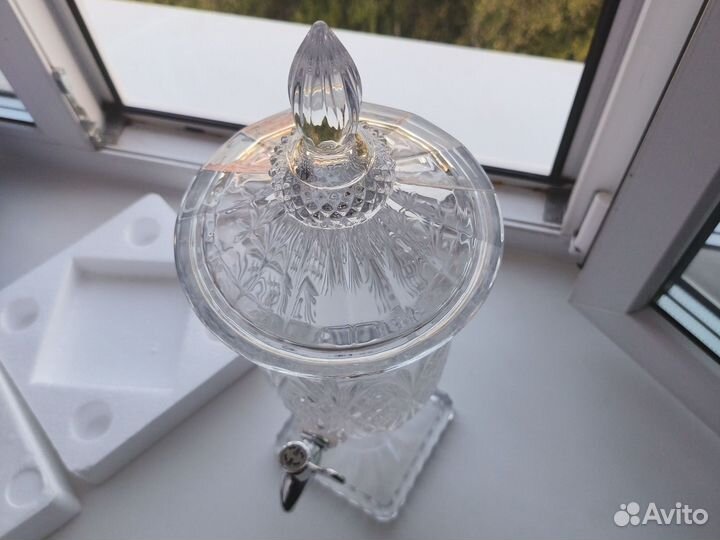 Диспенсер для напитков 2л