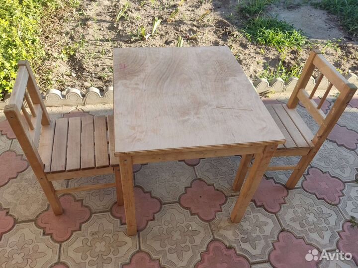 Стол и два стульчика от IKEA