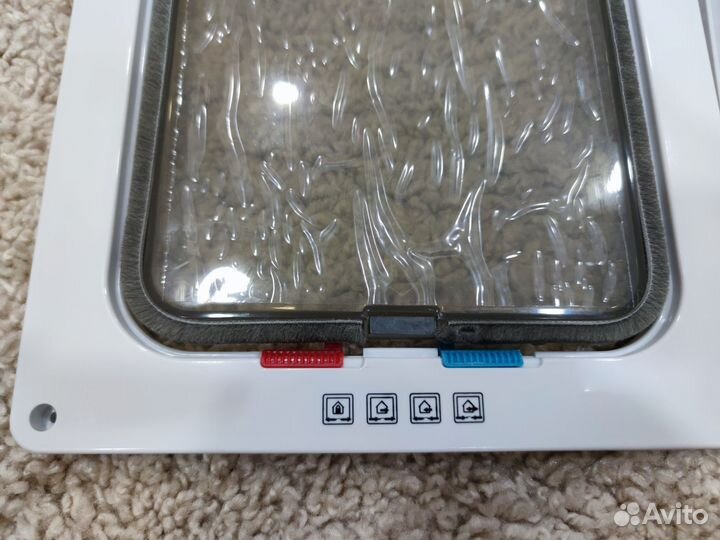 Дверца в дверь для кошек