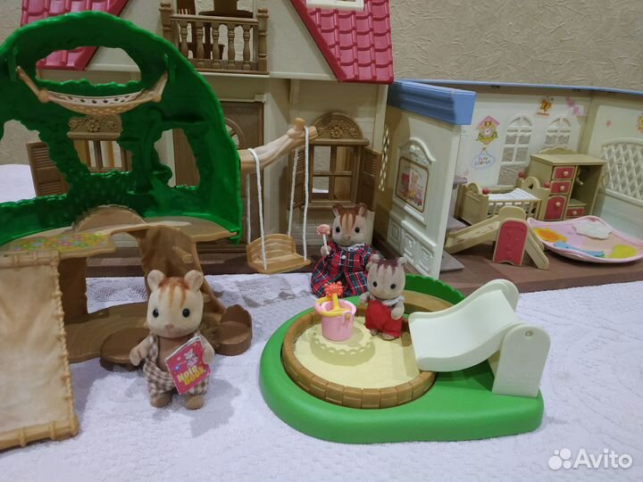 Sylvanian families домик с мебелью и наборами