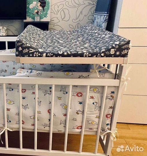 Пеленальная доска на кроватку