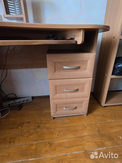 Компьютерный стол