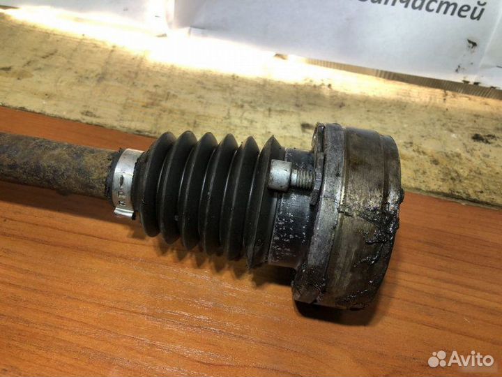 Привод левый Volkswagen Polo 2000