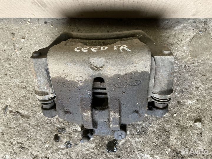 Суппорт тормозной Kia Ceed JD передний правый FR