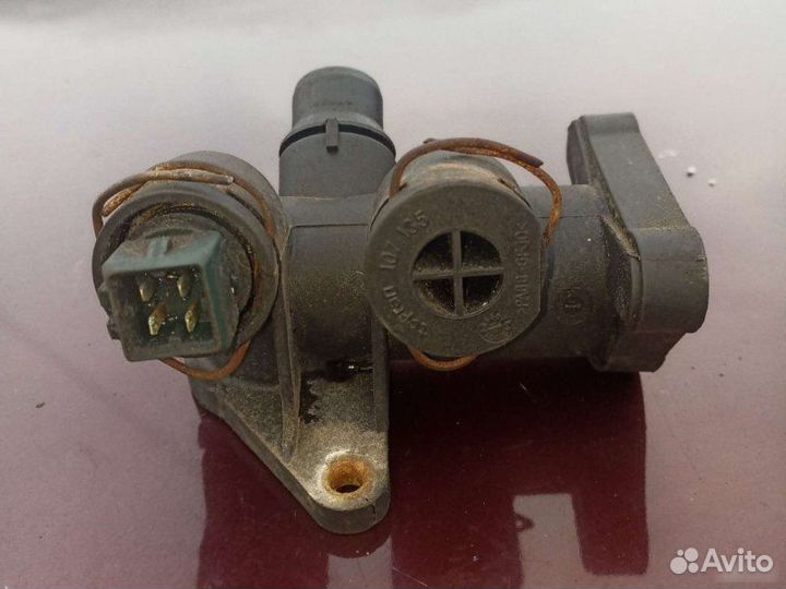 Фланец системы охлаждения Volkswagen Passat B5